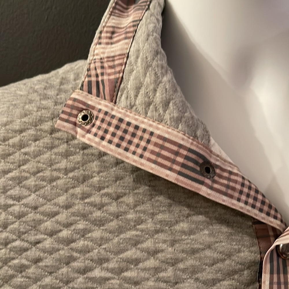Plaid Trimmed Top. Size Small - Picture 5 of 12